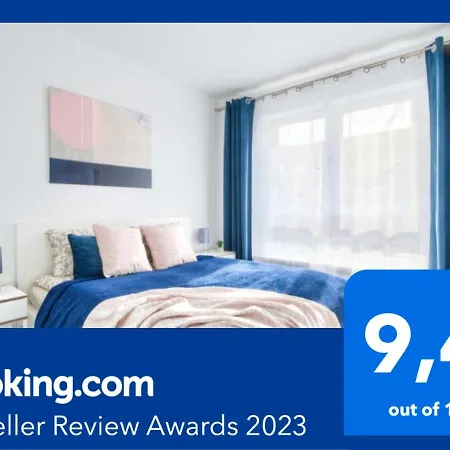 Daire M&r Airport&business Deluxe Cybernetyki 17 - Underground Garage - Free Wifi - Netflix - Air Conditioning - Self Check-in, Close By Chopin Airport *