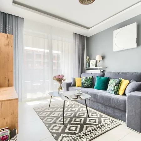 M&r Airport&business Deluxe Cybernetyki 17 - Underground Garage - Free Wifi - Netflix - Air Conditioning - Self Check-in, Close By Chopin Airport Daire Varşova