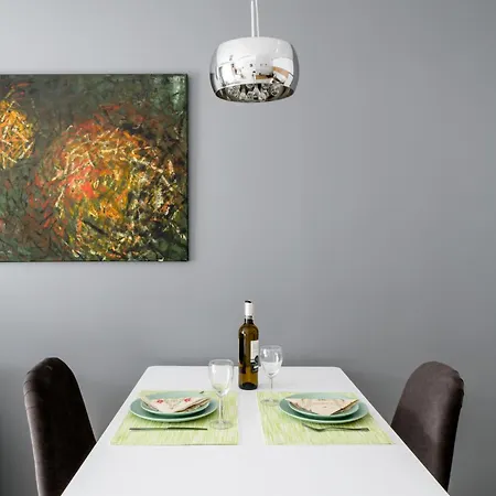 M&r Airport&business Deluxe Cybernetyki 17 - Underground Garage - Free Wifi - Netflix - Air Conditioning - Self Check-in, Close By Chopin Airport Daire Varşova