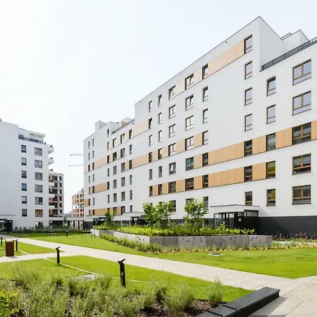 Daire M&r Airport&business Deluxe Cybernetyki 17 - Underground Garage - Free Wifi - Netflix - Air Conditioning - Self Check-in, Close By Chopin Airport *