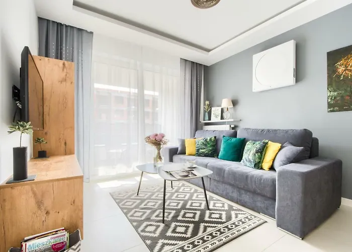 M&r Airport&business Deluxe Cybernetyki 17 - Underground Garage - Free Wifi - Netflix - Air Conditioning - Self Check-in, Close By Chopin Airport アパート ワルシャワ