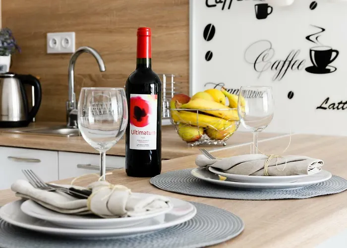 Lejlighed M&r Airport&business Deluxe Cybernetyki 17 - Underground Garage - Free Wifi - Netflix - Air Conditioning - Self Check-in, Close By Chopin Airport *