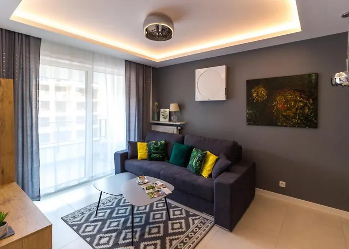 Lejlighed M&r Airport&business Deluxe Cybernetyki 17 - Underground Garage - Free Wifi - Netflix - Air Conditioning - Self Check-in, Close By Chopin Airport Warszawa