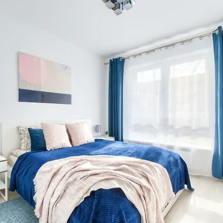 M&r Airport&business Deluxe Cybernetyki 17 - Underground Garage - Free Wifi - Netflix - Air Conditioning - Self Check-in, Close By Chopin Airport Apartamento *