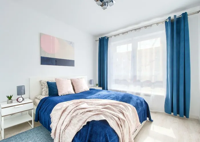 M&r Airport&business Deluxe Cybernetyki 17 - Underground Garage - Free Wifi - Netflix - Air Conditioning - Self Check-in, Close By Chopin Airport Apartamento *