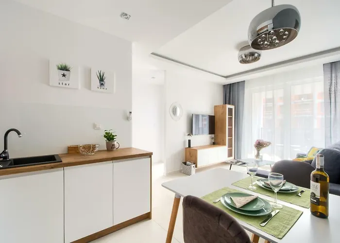 M&r Airport&business Deluxe Cybernetyki 17 - Underground Garage - Free Wifi - Netflix - Air Conditioning - Self Check-in, Close By Chopin Airport Apartamento