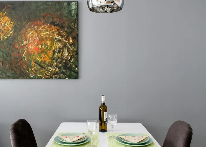 M&r Airport&business Deluxe Cybernetyki 17 - Underground Garage - Free Wifi - Netflix - Air Conditioning - Self Check-in, Close By Chopin Airport Apartamento Varsóvia