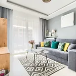 M&r Airport&business Deluxe Cybernetyki 17 - Underground Garage - Free Wifi - Netflix - Air Conditioning - Self Check-in, Close By Chopin Airport Appartamento Varsavia