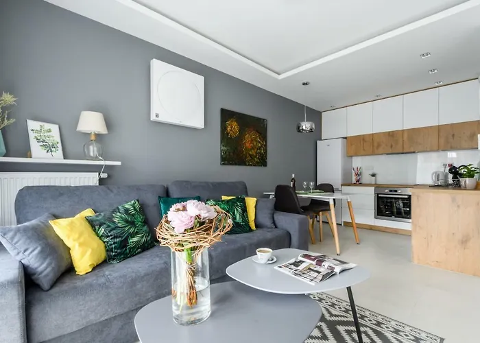 M&r Airport&business Deluxe Cybernetyki 17 - Underground Garage - Free Wifi - Netflix - Air Conditioning - Self Check-in, Close By Chopin Airport * 华沙