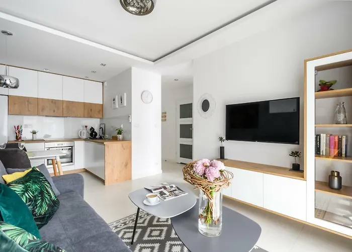 M&r Airport&business Deluxe Cybernetyki 17 - Underground Garage - Free Wifi - Netflix - Air Conditioning - Self Check-in, Close By Chopin Airport *